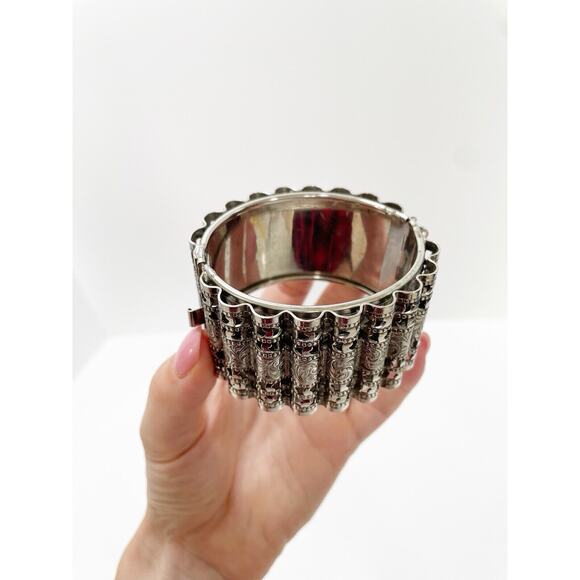 Vargas Victorian Style Pierced Repoussé Silver Clamper Bracelet Cuff Vintage - Picture 4 of 12